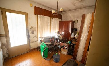 Casa 3 ambientes amplio terreno, cochera excelente zona