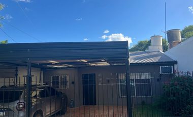 Casa en venta - 3 Dormitorios 1 Baño - Cocheras - 415Mts2 - Berazategui