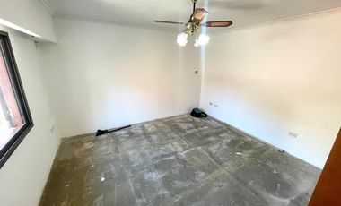 Venta - Casa 3 dormitorios cochera y patio verde en Echesortu