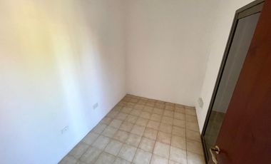 Venta - Casa 3 dormitorios cochera y patio verde en Echesortu