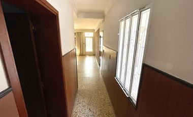 Venta - Casa 3 dormitorios cochera y patio verde en Echesortu