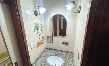 Venta - Casa 3 dormitorios cochera y patio verde en Echesortu