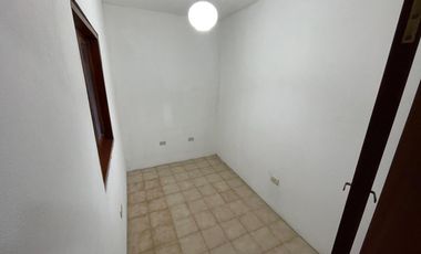 Venta - Casa 3 dormitorios cochera y patio verde en Echesortu
