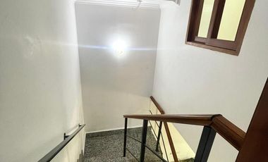 Venta - Casa 3 dormitorios cochera y patio verde en Echesortu