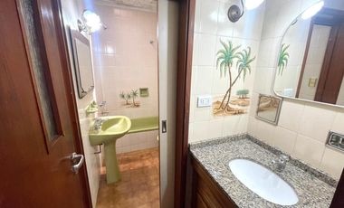 Venta - Casa 3 dormitorios cochera y patio verde en Echesortu