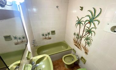Venta - Casa 3 dormitorios cochera y patio verde en Echesortu