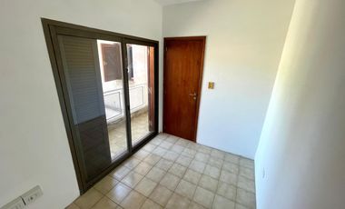 Venta - Casa 3 dormitorios cochera y patio verde en Echesortu