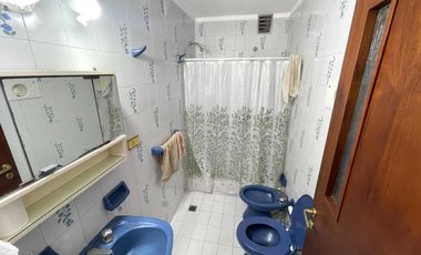 Venta - Casa 3 dormitorios cochera y patio verde en Echesortu