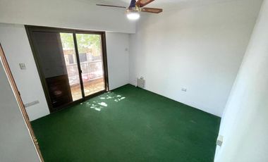 Venta - Casa 3 dormitorios cochera y patio verde en Echesortu