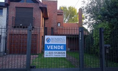 Casa 4 ambientes cochera doble , parque y pileta