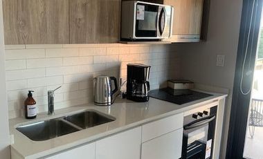 Monoambiente con balcón amoblado y equipado