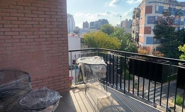 Monoambiente con balcón amoblado y equipado
