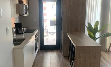 Monoambiente con balcón amoblado y equipado