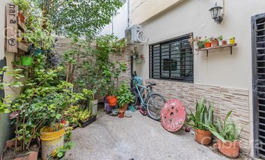 Venta de PH de 2 dormitorios con patio en La Plata