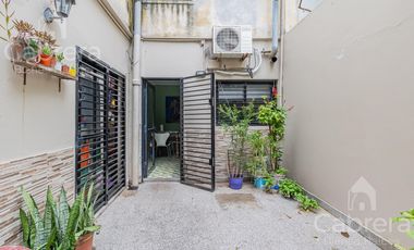 Venta de PH de 2 dormitorios con patio en La Plata