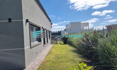 Casa en 1 planta en Barrio Lagos de Canning de 3 dormitorios más piscina