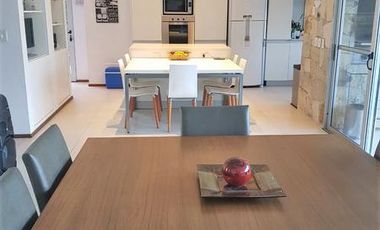 alquiler CASA de SUPER DISEÑO, Pileta Climatizada.- Mensual