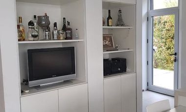 alquiler CASA de SUPER DISEÑO, Pileta Climatizada.- Mensual