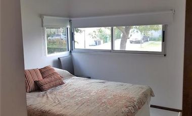alquiler CASA de SUPER DISEÑO, Pileta Climatizada.- Mensual