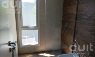 Casa en alquiler 3 dormitorios y 3 baños en Housing - La Calandria