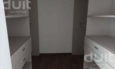 Casa en alquiler 3 dormitorios y 3 baños en Housing - La Calandria