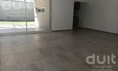Casa en alquiler 3 dormitorios y 3 baños en Housing - La Calandria