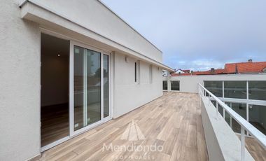 Casa con cochera cubierta en PH a ESTRENAR en Lomas De Stella Maris