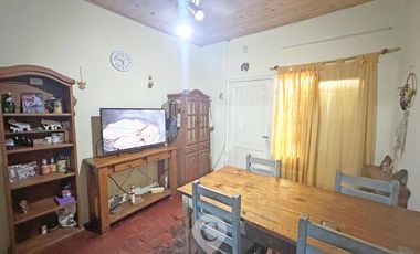 Casa en Venta de 6 amb. 3 dormitorios y patio. Centro Campan