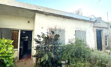 Casa en Venta de 6 amb. 3 dormitorios y patio. Centro Campan