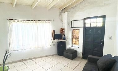 Casa en Venta de 6 amb. 3 dormitorios y patio. Centro Campan