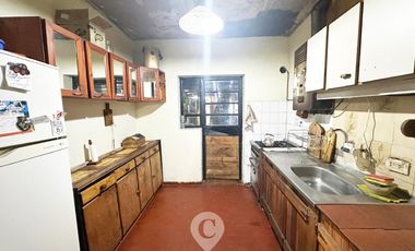 Casa en Venta de 6 amb. 3 dormitorios y patio. Centro Campan