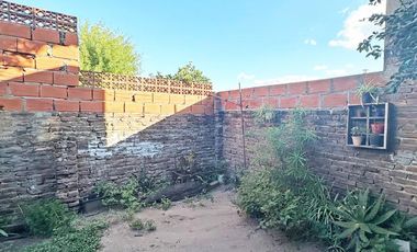 Casa en Venta de 6 amb. 3 dormitorios y patio. Centro Campan