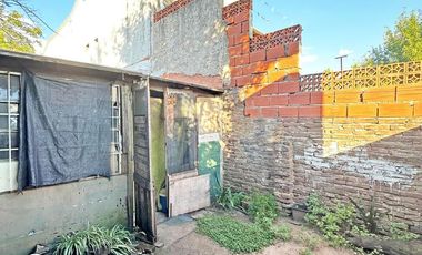 Casa en Venta de 6 amb. 3 dormitorios y patio. Centro Campan