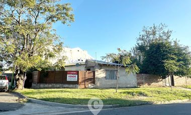 Casa en Venta de 6 amb. 3 dormitorios y patio. Centro Campan
