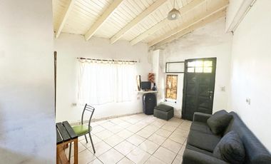 Casa en Venta de 6 amb. 3 dormitorios y patio. Centro Campan
