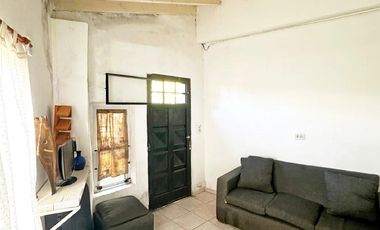 Casa en Venta de 6 amb. 3 dormitorios y patio. Centro Campan