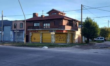 Casa en venta - 3 Dormitorios 1 Baño - Local - 324Mts2 - Mar del Plata