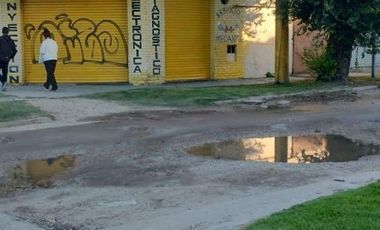 Casa en venta - 3 Dormitorios 1 Baño - Local - 324Mts2 - Mar del Plata