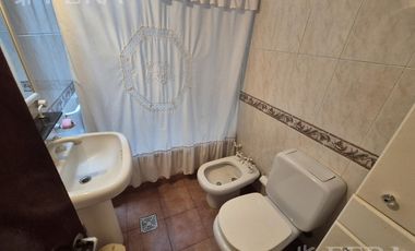 Venta casa 4 ambientes con cochera y jardín en  Ezpeleta