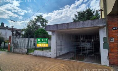 Venta casa 4 ambientes con cochera y jardín en  Ezpeleta