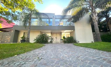 Casa en venta / Alquiler la Laguna muelle playa en Barrio Sa