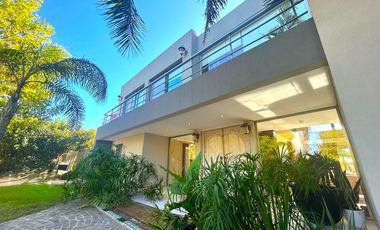 Casa en venta / Alquiler la Laguna muelle playa en Barrio Sa