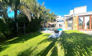 Casa en venta / Alquiler la Laguna muelle playa en Barrio Sa