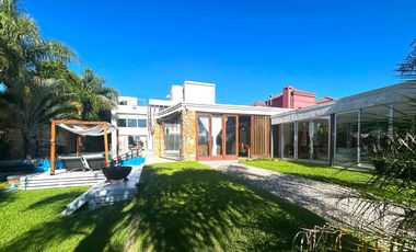 Casa en venta / Alquiler la Laguna muelle playa en Barrio Sa