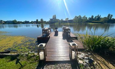 Casa en venta / Alquiler la Laguna muelle playa en Barrio Sa