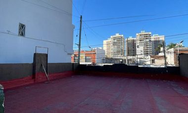 PH en  alquiler de 3 ambientes con patio y terraza - Wilde