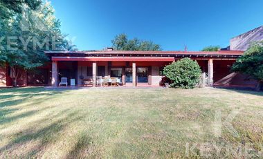 Casa en venta/ Alquiler de 4 dormitorios en Gonnet