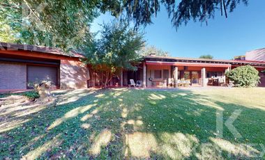 Casa en venta/ Alquiler de 4 dormitorios en Gonnet
