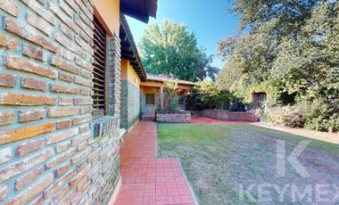 Casa en venta/ Alquiler de 4 dormitorios en Gonnet