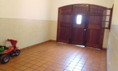 Casa en venta - 3 Dormitorios 2 Baños - Cocheras - 300Mts2 - Villa Lugano
